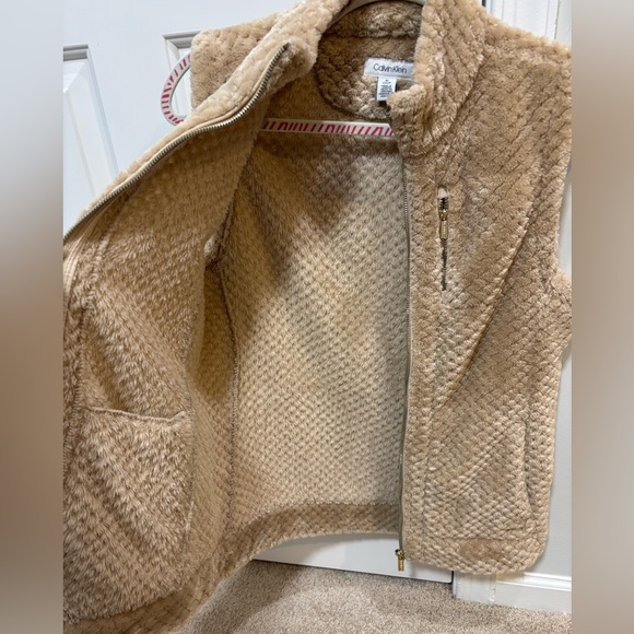 CALVIN KLEIN Zip-Up Sherpa Fleece Vest - Picture 4 of 6